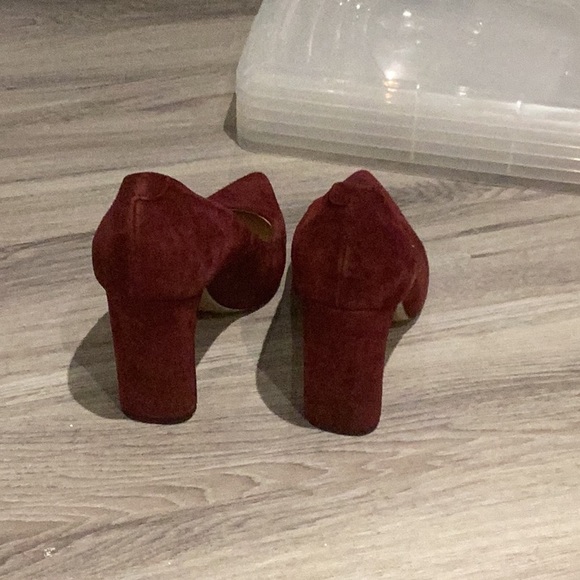 Faux suede burgundy heels - Picture 3 of 3